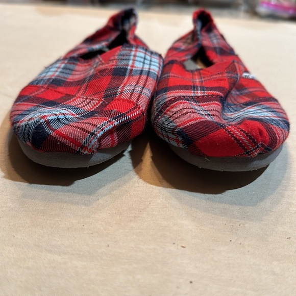 Toms Classics Plaid Slip-on, Blue and Red, Size 9 - Picture 2 of 7